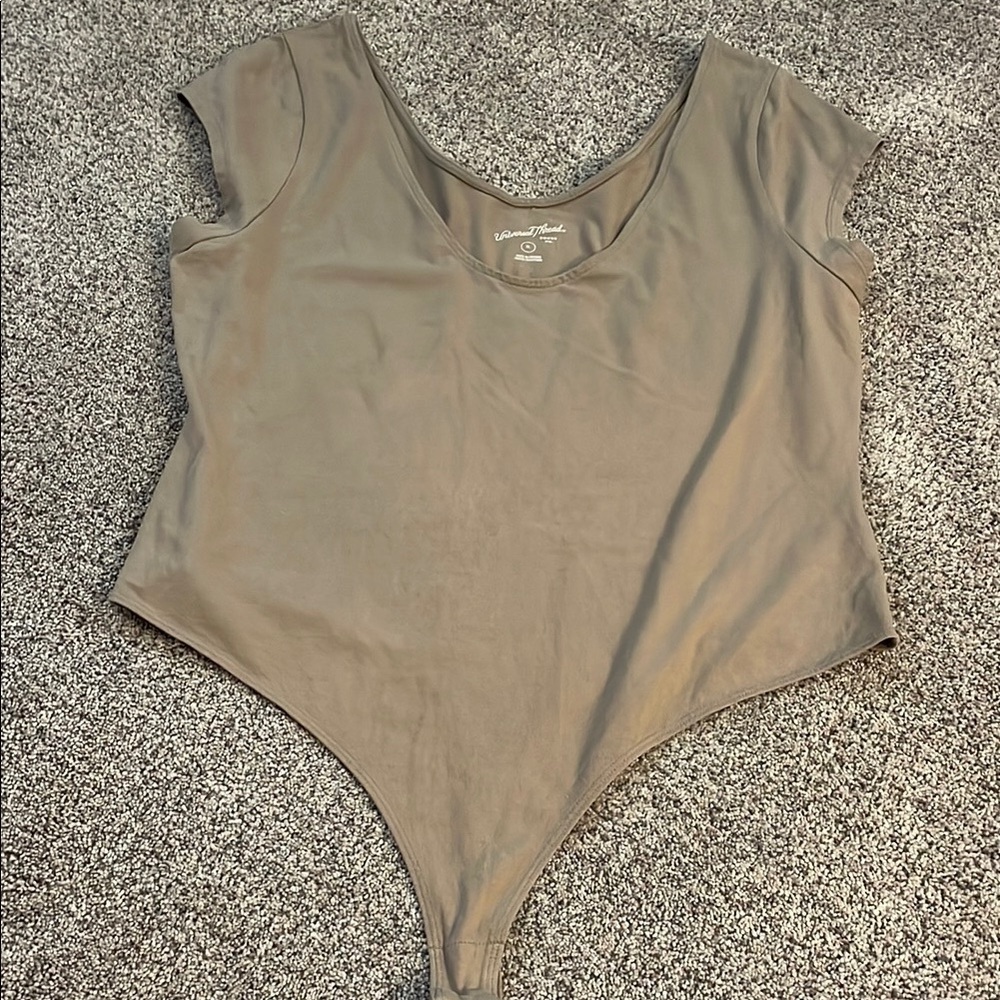 ⭐️ 3/$20 Universal thread olive green body suit XL